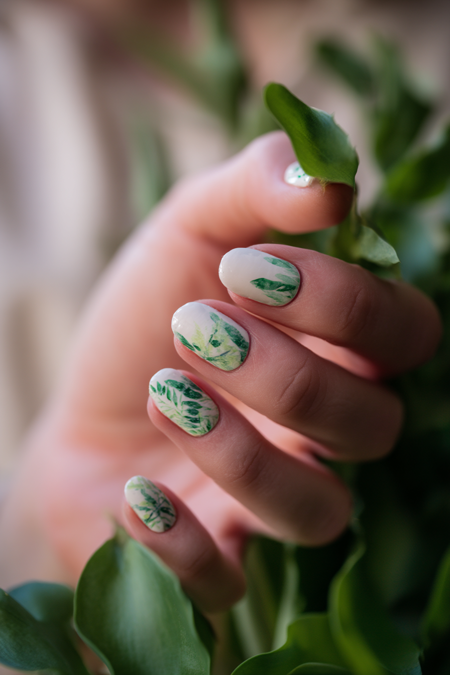 Green Leaf Nail Art 2025 Trends